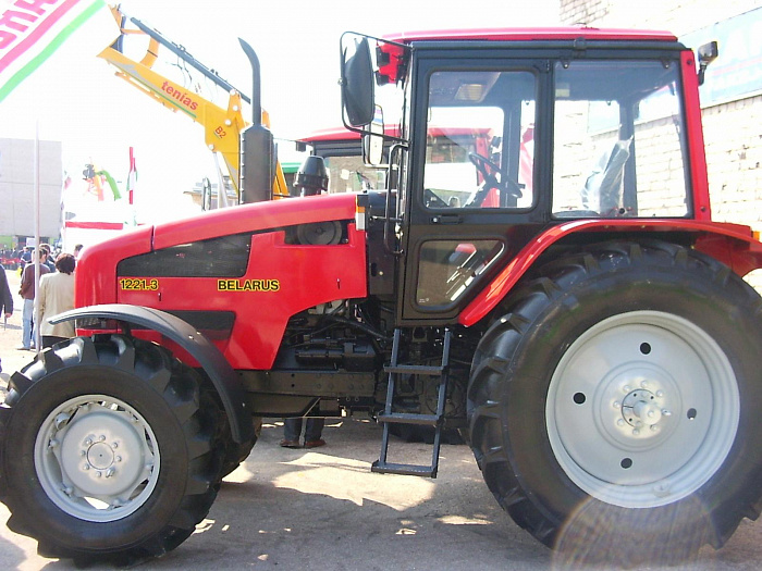 ТРАКТОР БЕЛАРУС-1221.3