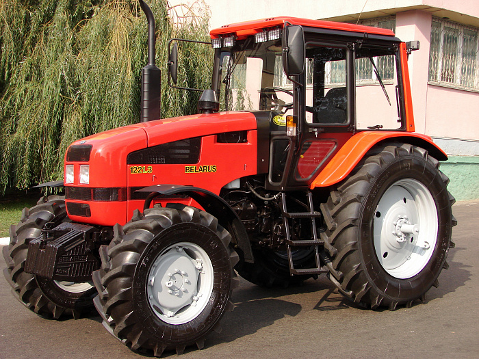 ТРАКТОР БЕЛАРУС-1221.3